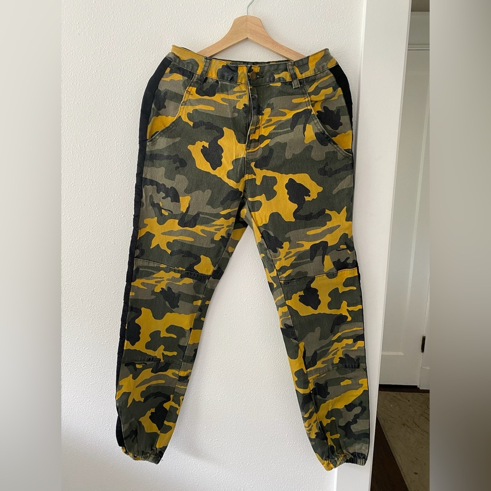 American Bazi High waist camo jean joggers Size Medium